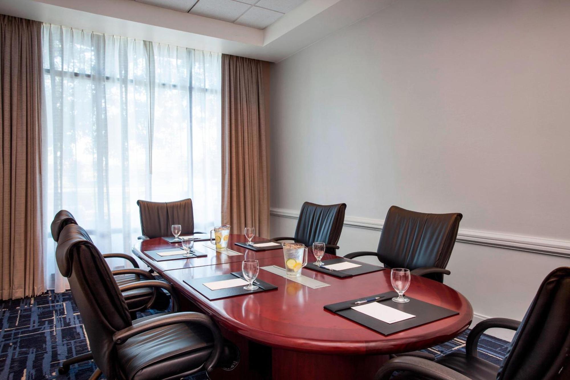 Sheraton Suites Philadelphia Airport Exteriör bild