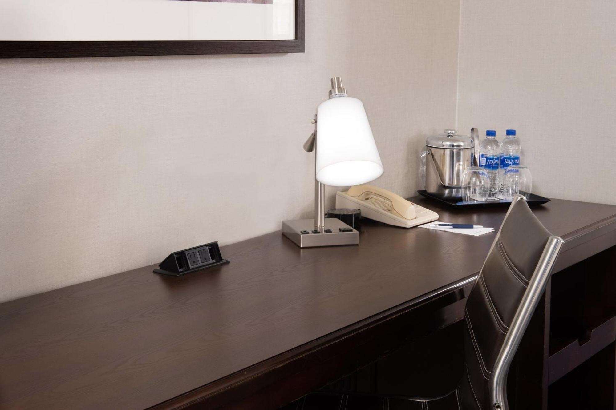 Sheraton Suites Philadelphia Airport Exteriör bild